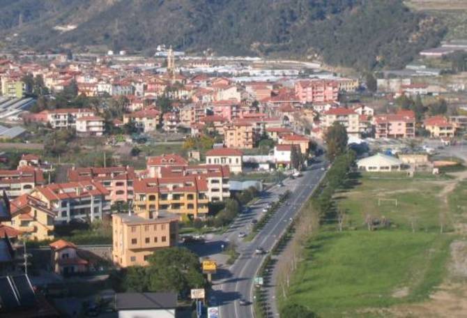 Roberto Rondelli (Candidato Sindaco a Camporosso) esprime il suo disappunto contro un quotidiano