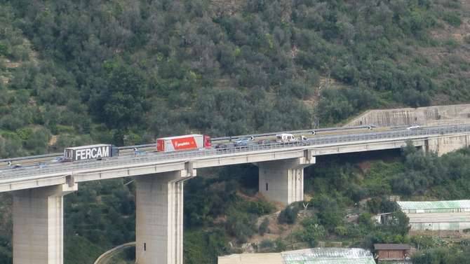 Precipita dal viadotto dell’A10 a Taggia, la vittima è un giovane uomo