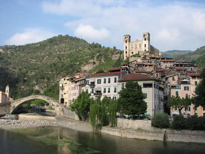 Dolceacqua Castello Doria generica panoramica