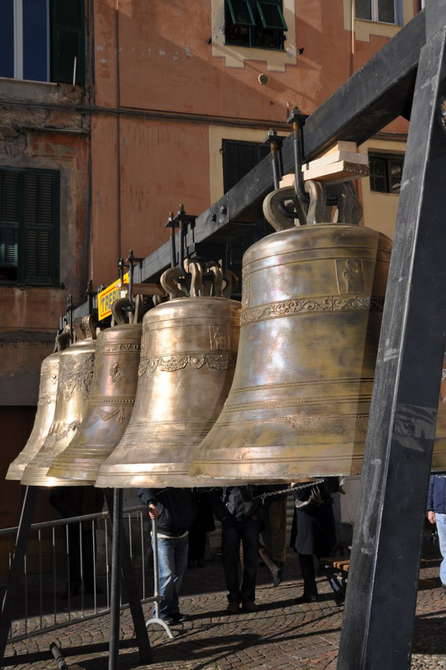 Ospedaletti, blasfemia nella chiesa del Cristo Risorto: donna bestemmia contro le campane