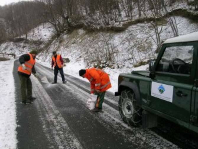 Strada ghiaccio sale generica