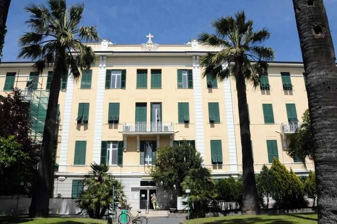 Ospedale di Bordighera, wifi in tutti i reparti tranne in quello psichiatrico: scoppia la polemica