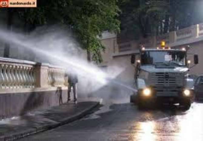 Arriva anche a Ventimiglia Alta il lavaggio delle strade con getto d’acqua a cadenze temporali