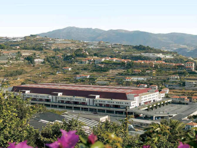 Muro pericolante al mercato del fiori di Valle Armea: dopo i lavori di messa in sicurezza si torna in campo