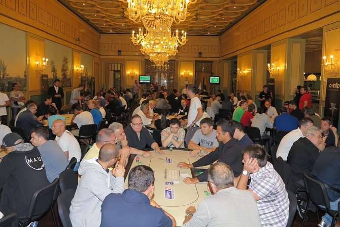 Hold'em poker sala casinò generica