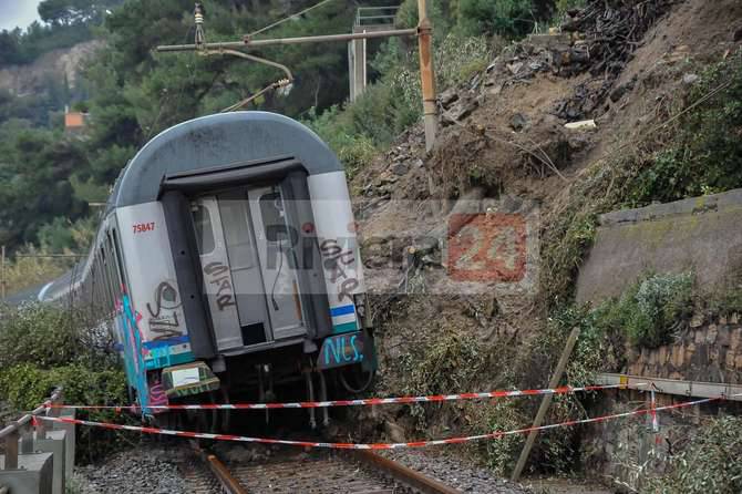 coda treno deragliato ad andora intercity 660 4/2/14