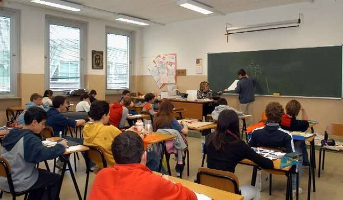 A Vallecrosia l’assemblea pubblica mensile sul tema “Il futuro della nostra scuola”