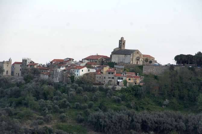 Escursione ad anello da Lingueglietta al Monte Croce