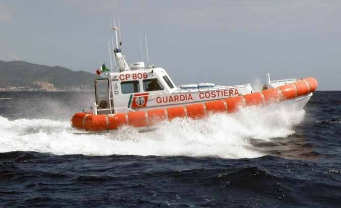 Sanremo, sorpresi nel mare in tempesta tre ragazzi soccorsi dalla guardia costiera