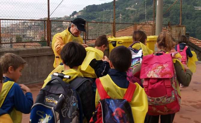 A Imperia si va a scuola col “Pedibus”, ma solo a Oneglia e Castelvecchio