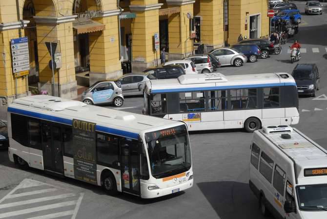 #Allertarossa: revocato lo sciopero del trasporto pubblico, regolari i bus ma niente treni