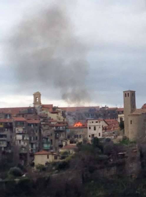 INCENDIO VIA PIEMONTE VENTIMIGLIA