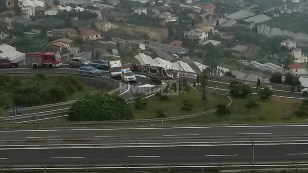 Sanremo, due morti e un ferito grave in autostrada: l’auto era rubata