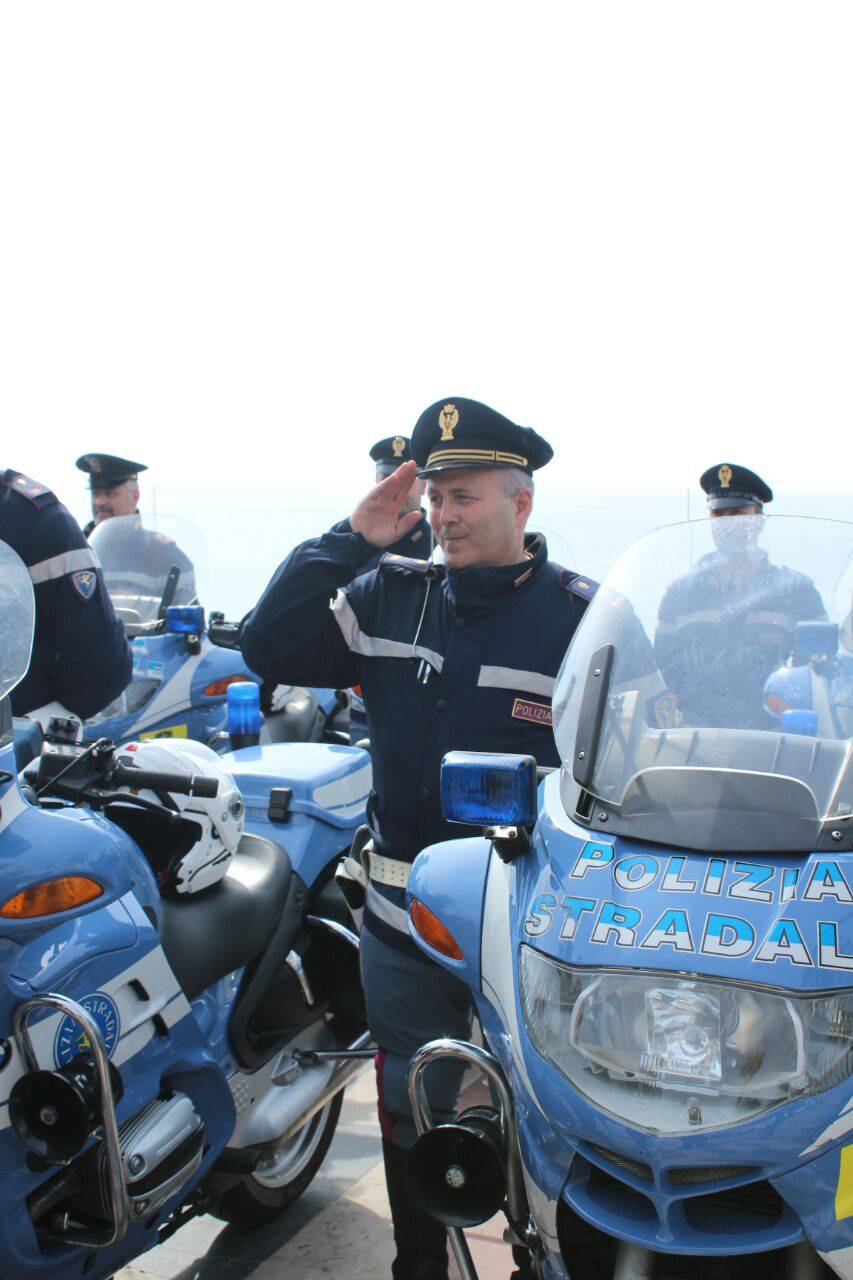 La polizia stradale scorta il Giro d'Italia