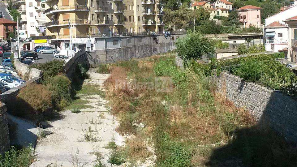 Torrenti a rischio esondazione, da pulire il letto del Caramagna a Imperia