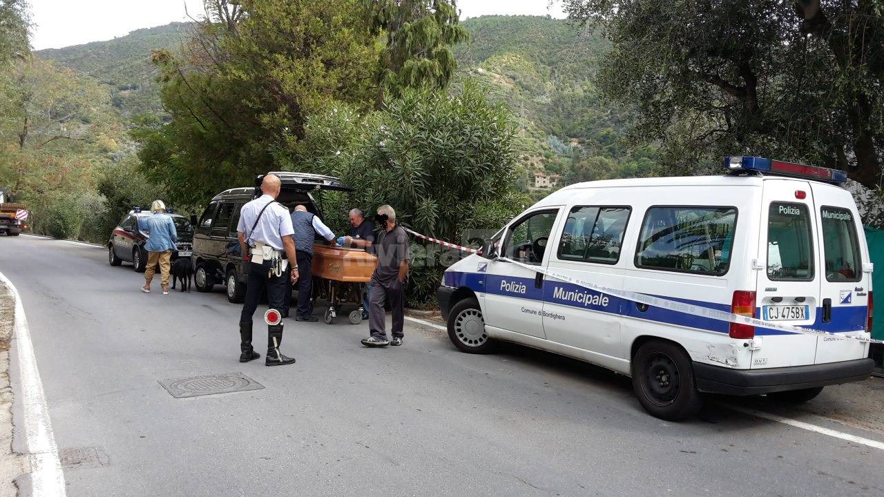 Dramma della depressione a Sasso, una donna di 51 anni si impicca nel giardino di casa