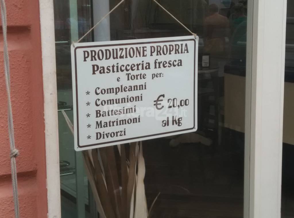 Pasticceria di Bordighera prepara torte con cuori infranti…per “festeggiare” i divorzi