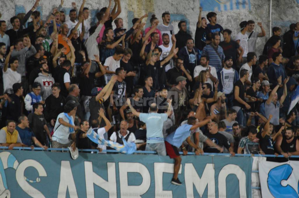 Calcio e violenza, stop alle trasferte nel Genovesato delle tifoserie di Imperia e Sanremo