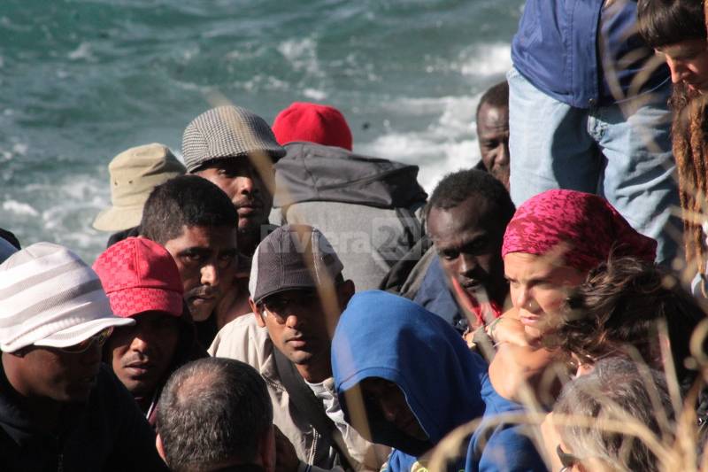 Vescovo Suetta sugli scogli tra i migranti e i no borders