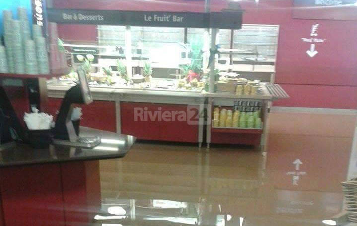 Nizza e la Promenade, una città bombardata dal cielo