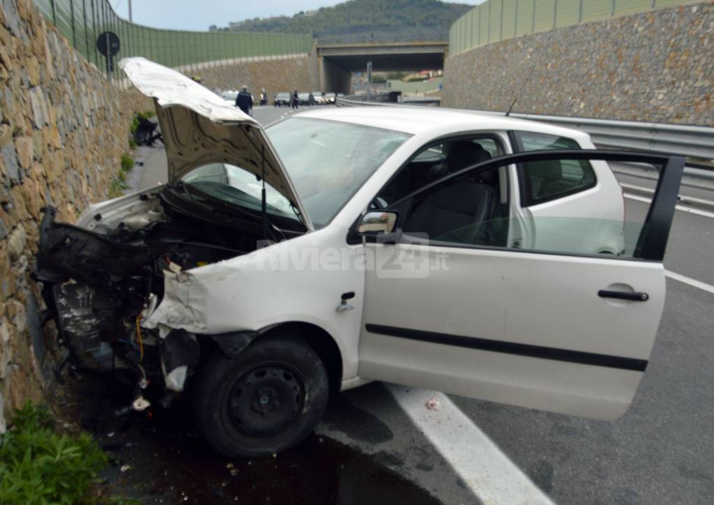 Taggia, incidente in Aurelia Bis: ferita coppia di anziani