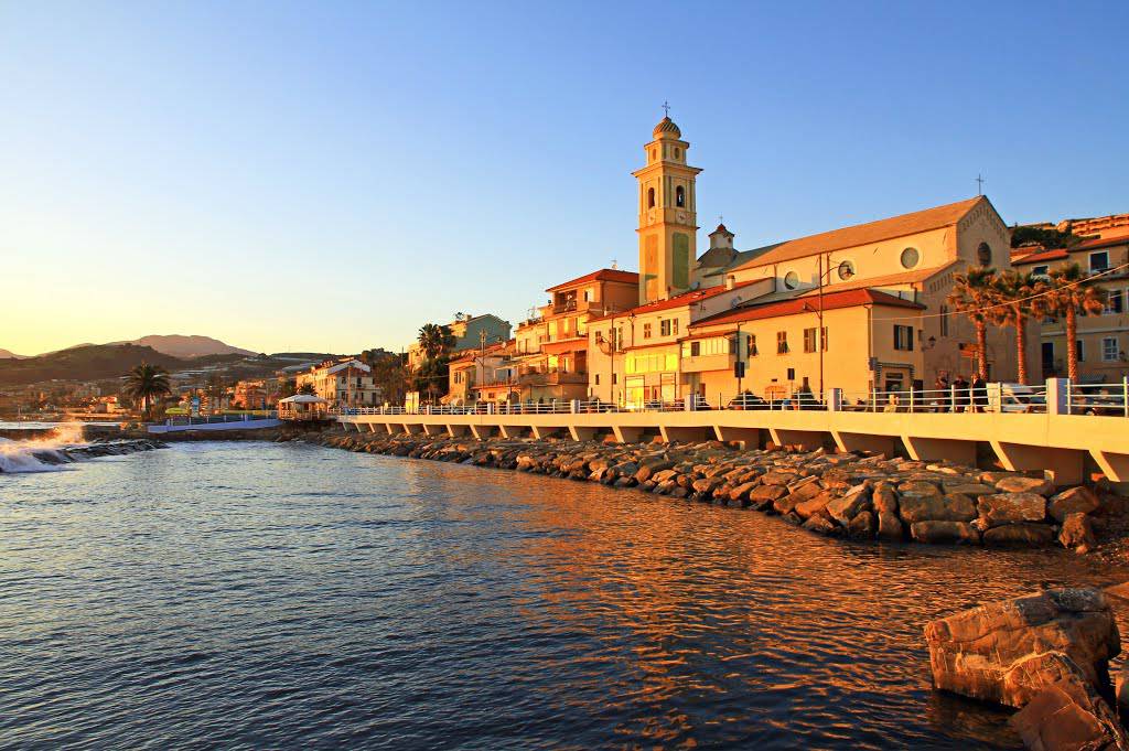 Santo Stefano al Mare, lavori di potatura e abbattimento pini in strada Ponte Romano: senso unico alternato