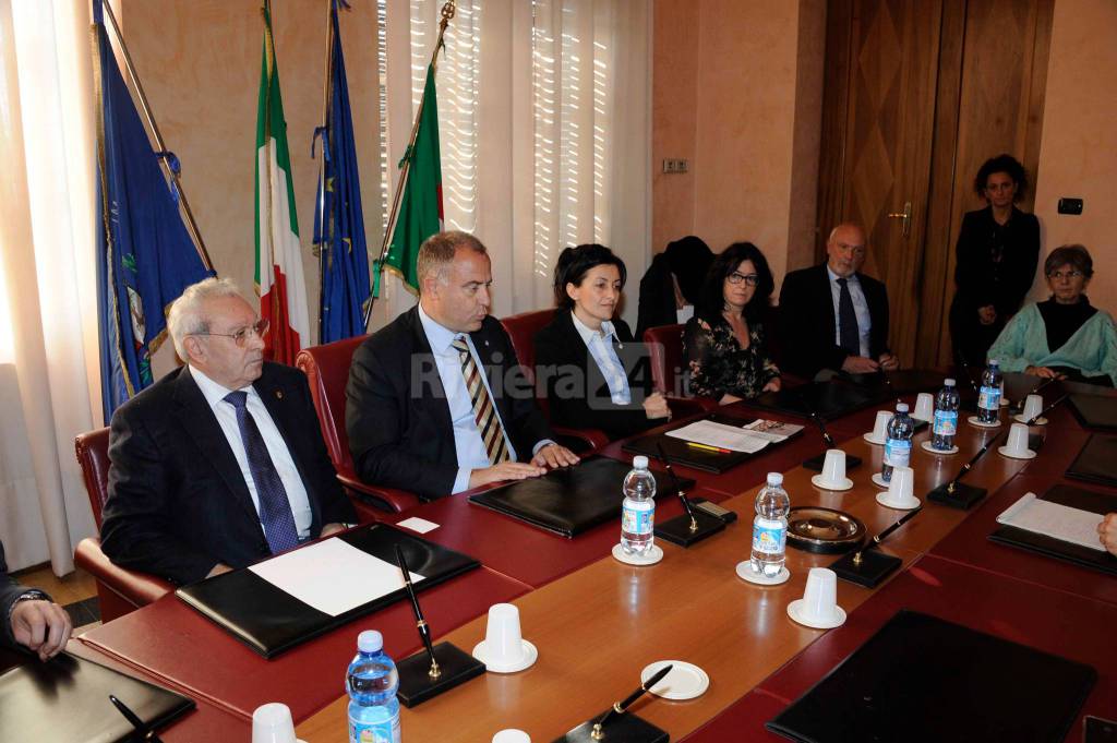 conferenza stampa caccia la cicca imperia