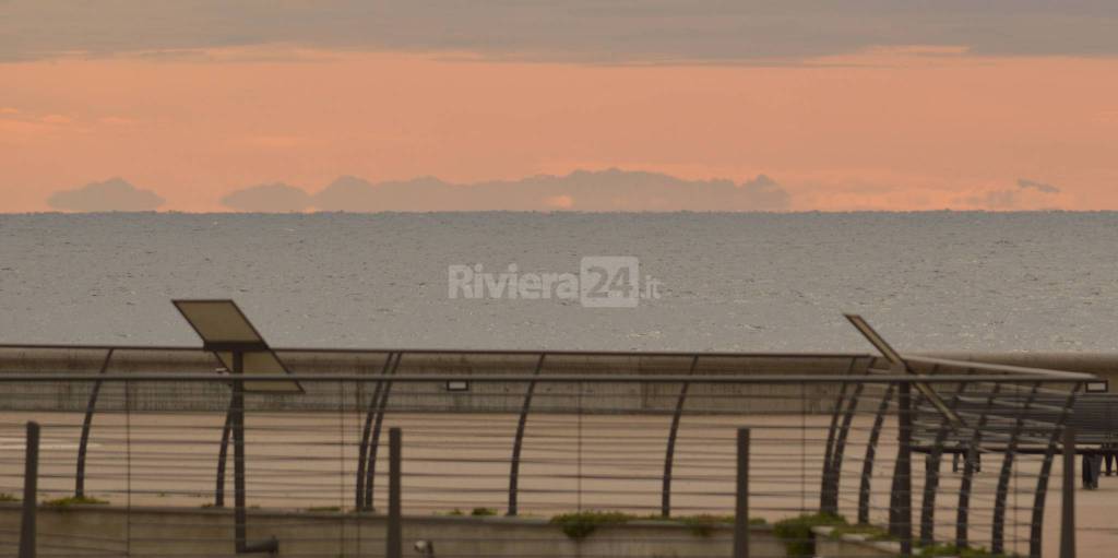 Sanremo, la Corsica visibile da centro città