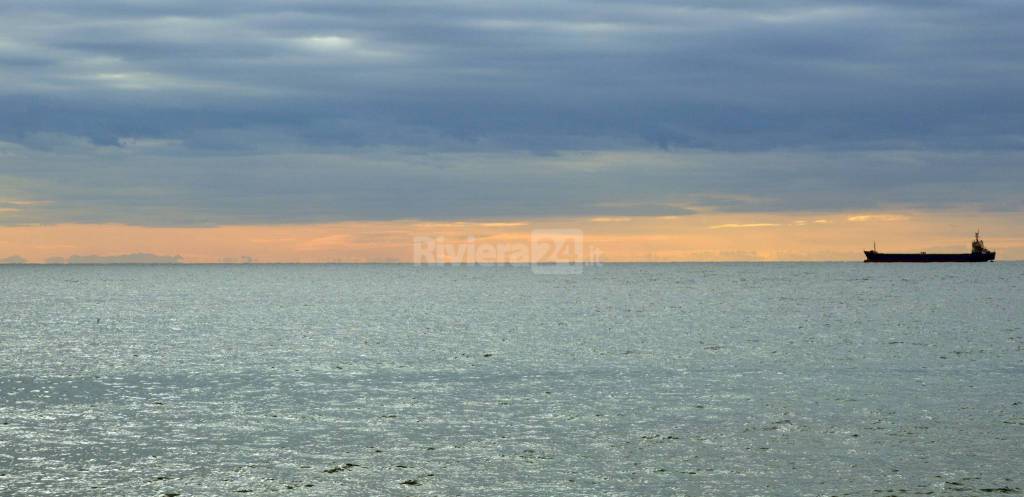 la Corsica vista da Sanremo