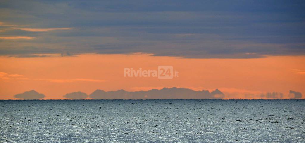 la Corsica vista da Sanremo