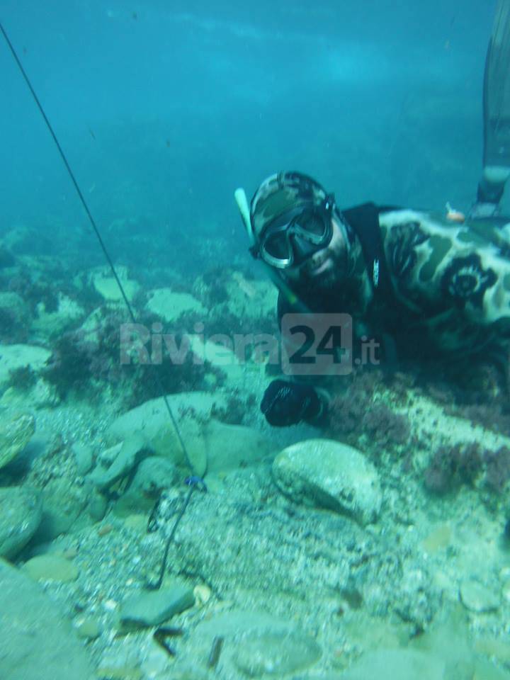 Misterioso ritrovamento in mare, sembra un ordigno bellico