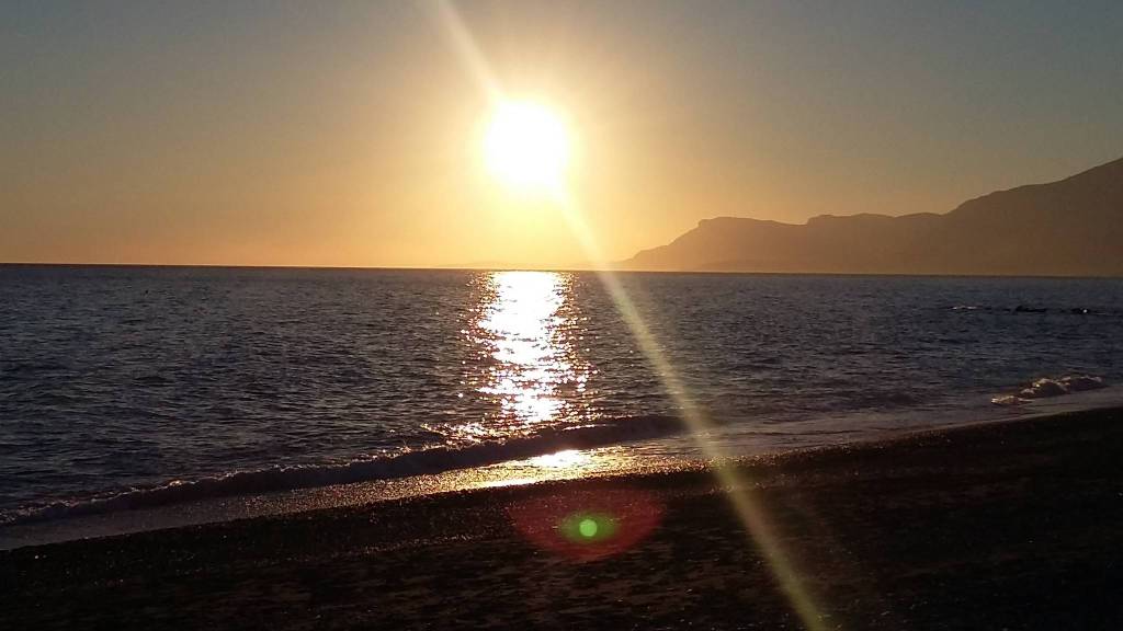 spiaggia ventimiglia tramonto