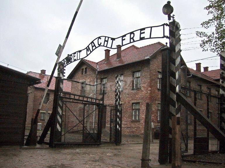 Battistini: "Ecco perché non andrò in missione ad Auschwitz"