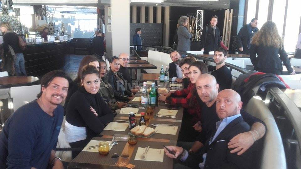 Pranzo orientale al Victory per Cecilia Rodriguez, Francesco Monti e Fanny Neguescha