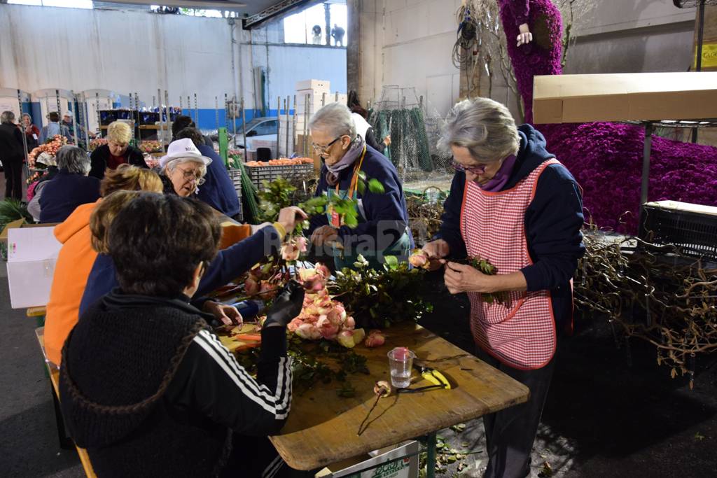 Artisti infioratori all’opera per vincere Sanremoinfiore 2016