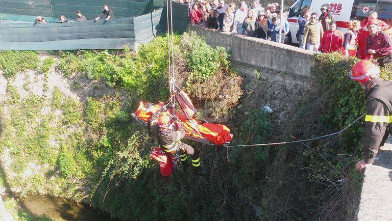 bimbo precipita nel rio Val d'Olivi: i soccorsi