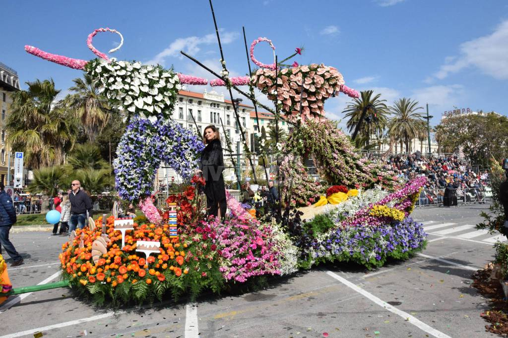 La grande bellezza dei Carri Fioriti invade Sanremo