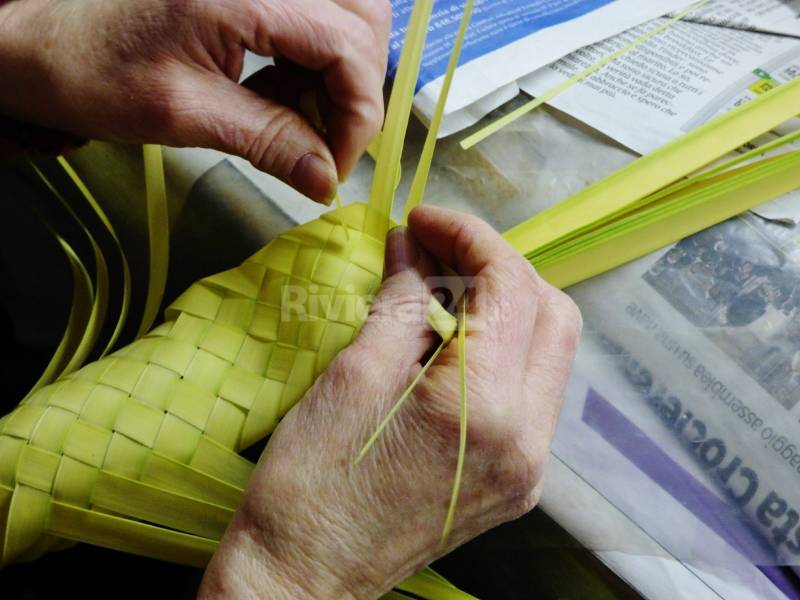 Bordighera, lavorazione della palma per il tradizionale parmurelu