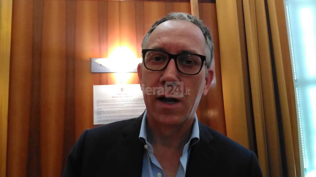 Biancheri scrive ad Amaie Energia per la pulizia dei marciapiedi, “Sollecito urgente”