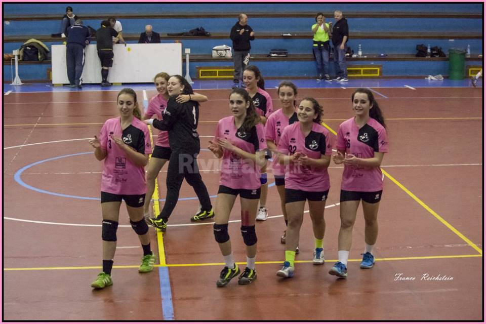 Vittoria sofferta per le ragazze del Riviera Handball under 16