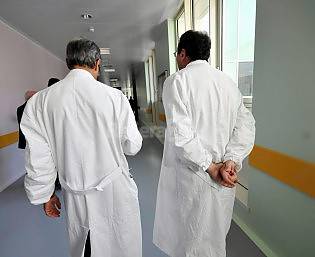 Coronavirus, un morto all’ospedale Galliera