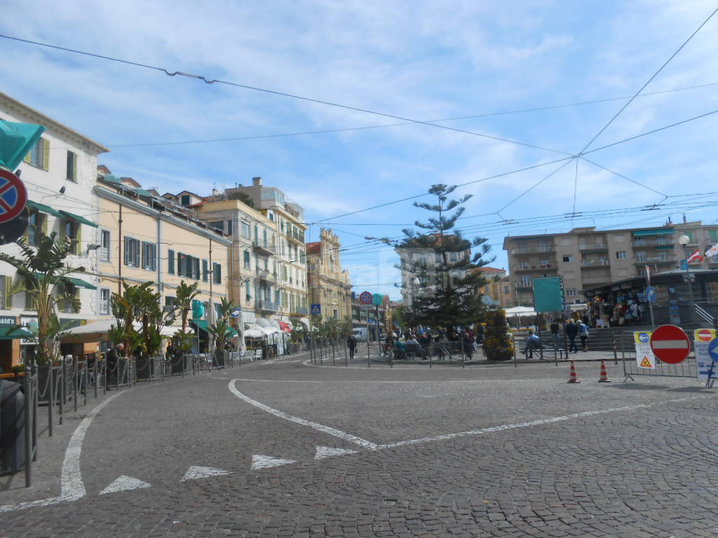 Sanremo, venerdì scatta l’isola pedonale in piazza Colombo: divieto di transito