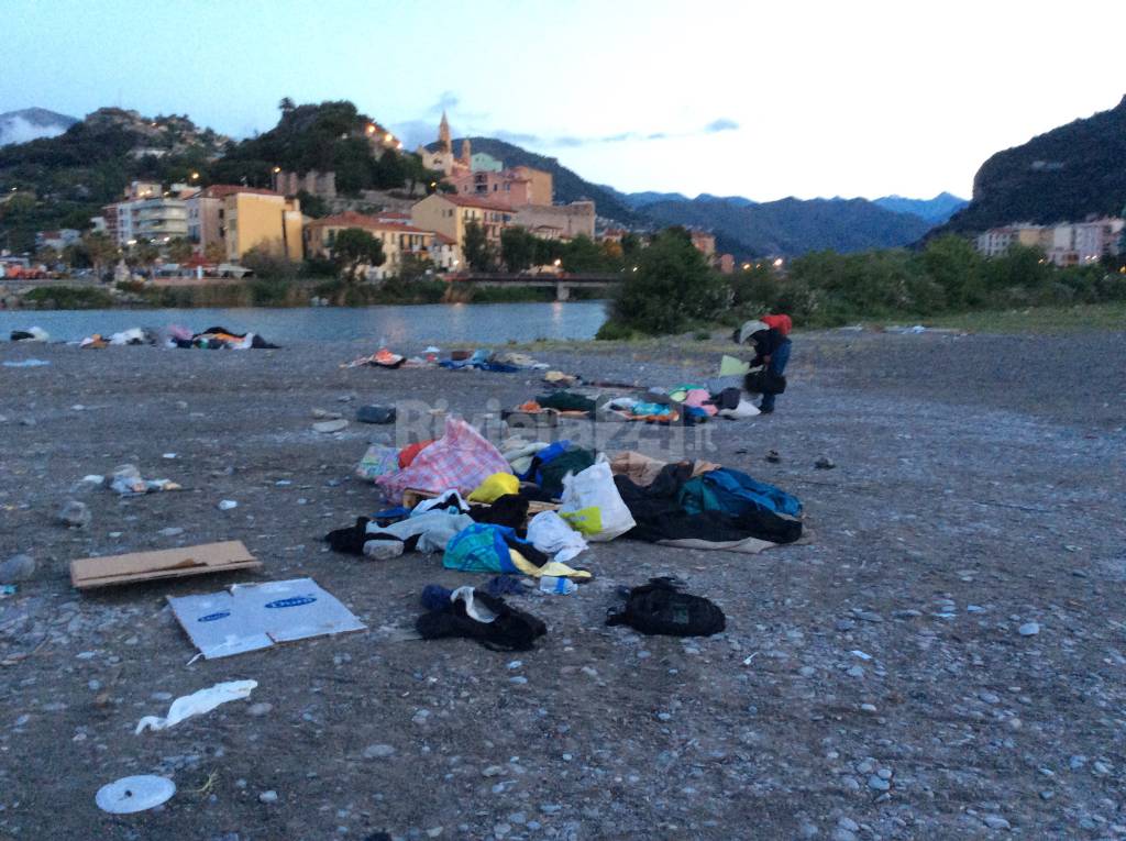 Ventimiglia, smontata la tendopoli alla foce del Roja: i migranti ospitati in alcune chiese