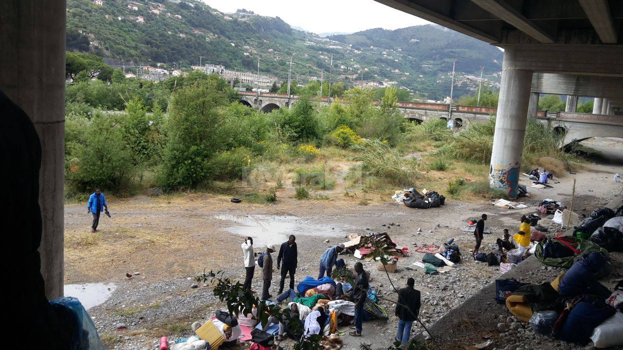 Ventimiglia, smontata la tendopoli sul greto del Roja