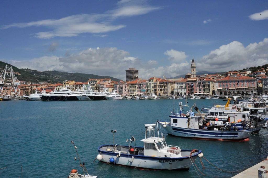 Riviera24 - Imperia, manifestazioni a Calata Cuneo-conferenza maggio 2016