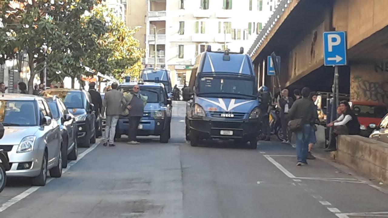 Ventimiglia, migranti in piazza: &#8220;Siamo qui per chiedere la pace e la libertà&#8221;