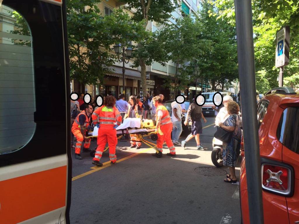 Donna investita da un'auto in corso Garibaldi, in codice giallo al "Borea"