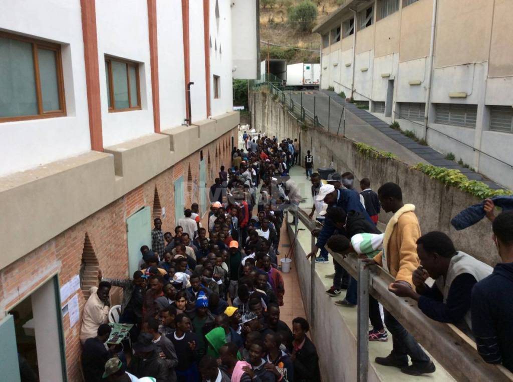 Ventimiglia, ultima notte a Sant’Antonio per i migranti. Don Rito: “Persone splendide”