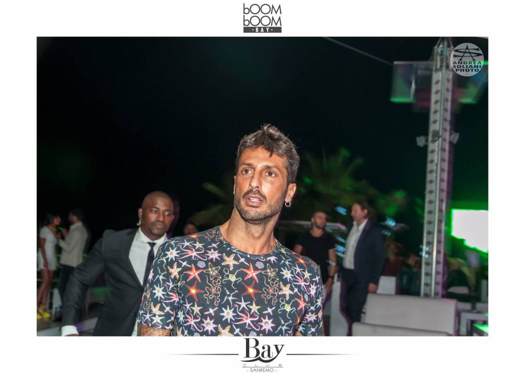 Fabrizio Corona passa a trovare i suoi amici del Bay Club