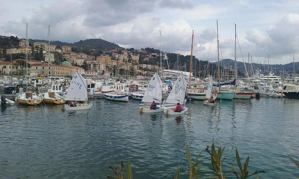 Dopo gli esaltanti risultati agonistici invernali, lo Yacht Club Imperia riparte con con la scuola vela estiva